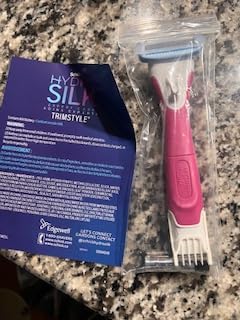 Schick Hydro Silk TrimStyle 2in1 Bikini Trimmer & Razor, Handle & 3 Refills customer photo 2