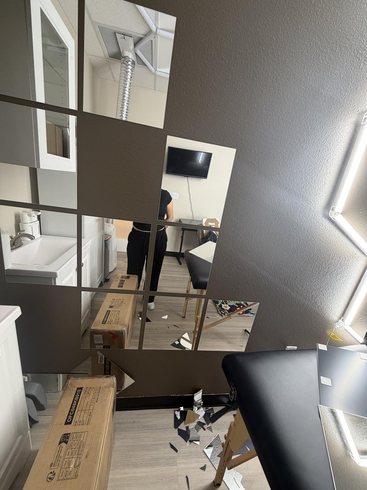 Delma Glass Full Length Wall Mirror Tiles, 14'' x 12'' 4PCS customer photo 1