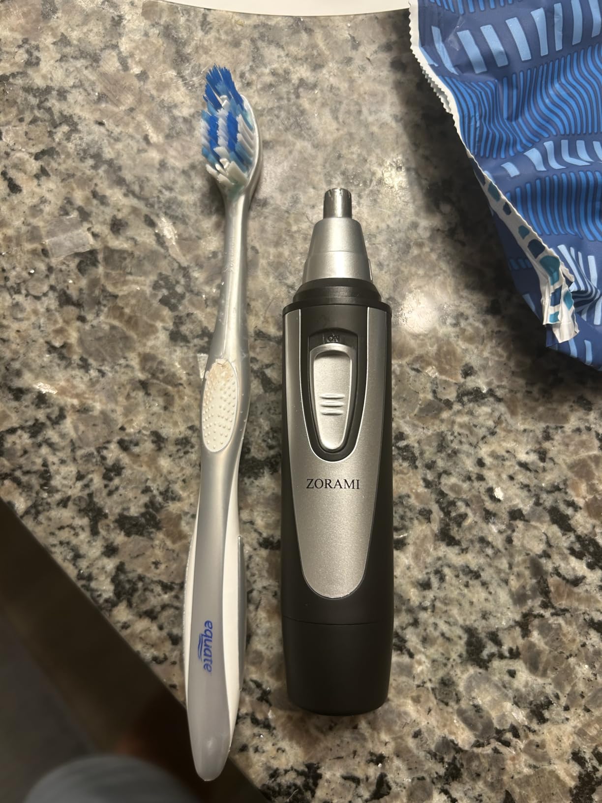 Ear and Nose Hair Trimmer Clipper - 2026 Professional Painless Eyebrow & Facial Hair Trimmer for Men Women,Battery-Operated Trimmer with IPX7 Waterproof,Dual Edge Blades for Easy Cleansing Black customer photo 1