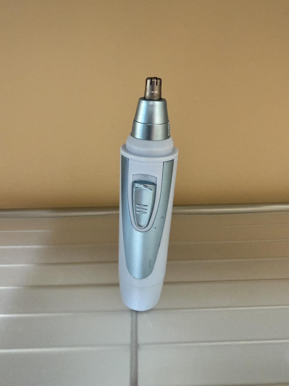 Ear and Nose Hair Trimmer Clipper - 2026 Professional Painless Eyebrow & Facial Hair Trimmer for Men Women,Battery-Operated Trimmer with IPX7 Waterproof,Dual Edge Blades for Easy Cleansing Black customer photo 2