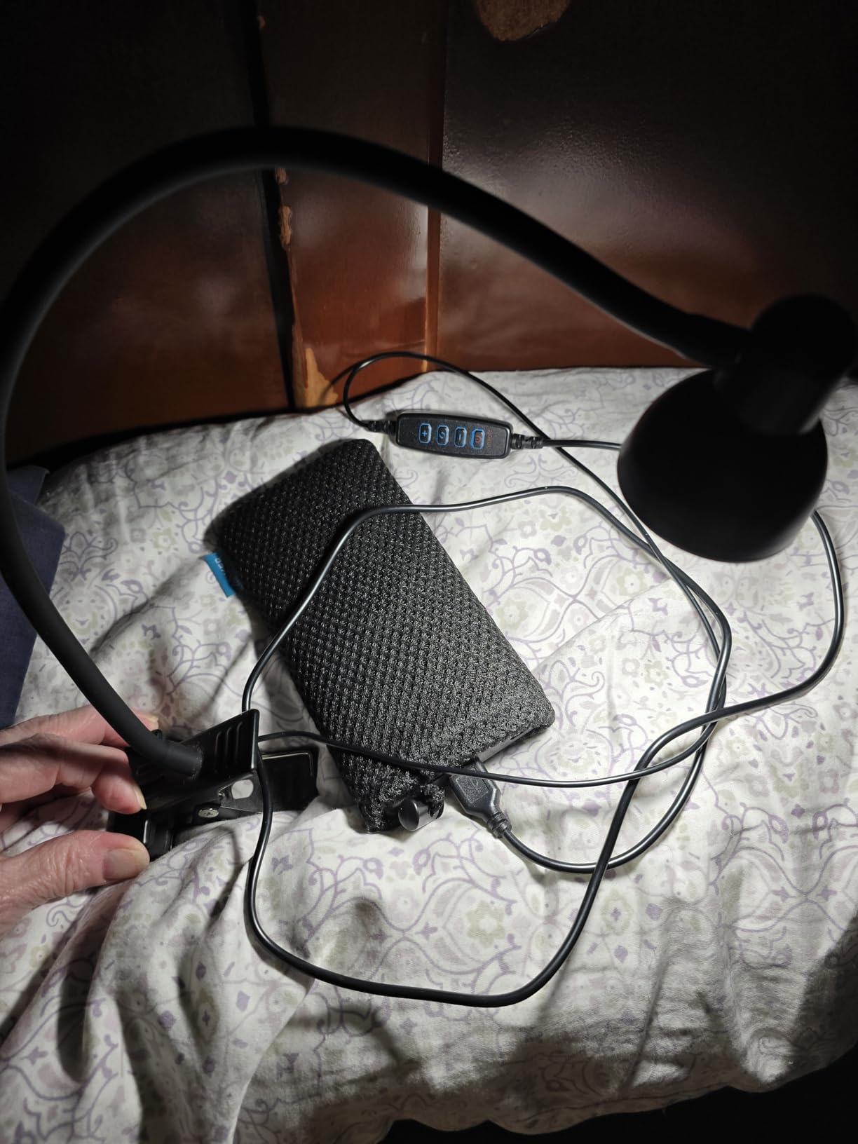 LiFMIRA Clip-on Reading Light - 3 Color Modes, 10 Dimmable Brightness,Black customer photo 2