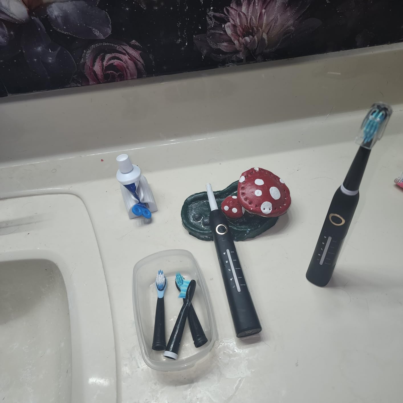 TEETHEORY Electric Toothbrush for Adults with 8 𝐁𝐫𝐮𝐬𝐡 𝐇𝐞𝐚𝐝𝐬, Sonic Electric Toothbrush with 40000 VPM Deep Clean 5 Modes, Rechargeable Toothbrushes Fast Charge 4 Hours Last 30 Days customer photo 2