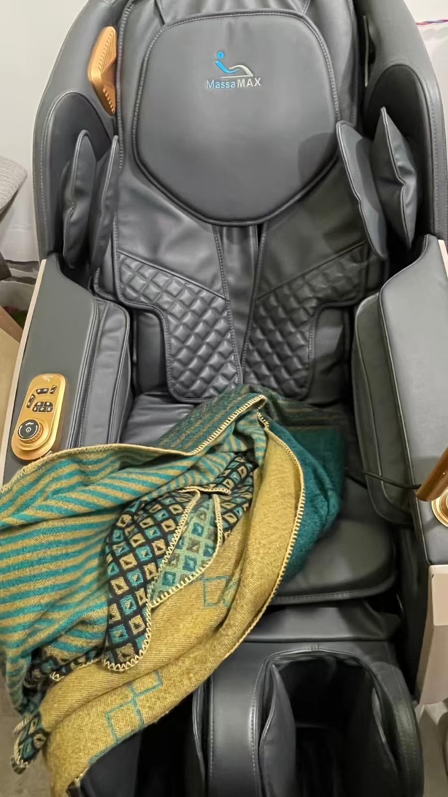 MassaMAX MT339 4D Massage Chair Full Body Recliner, OTA Update, Magic Black customer photo 2