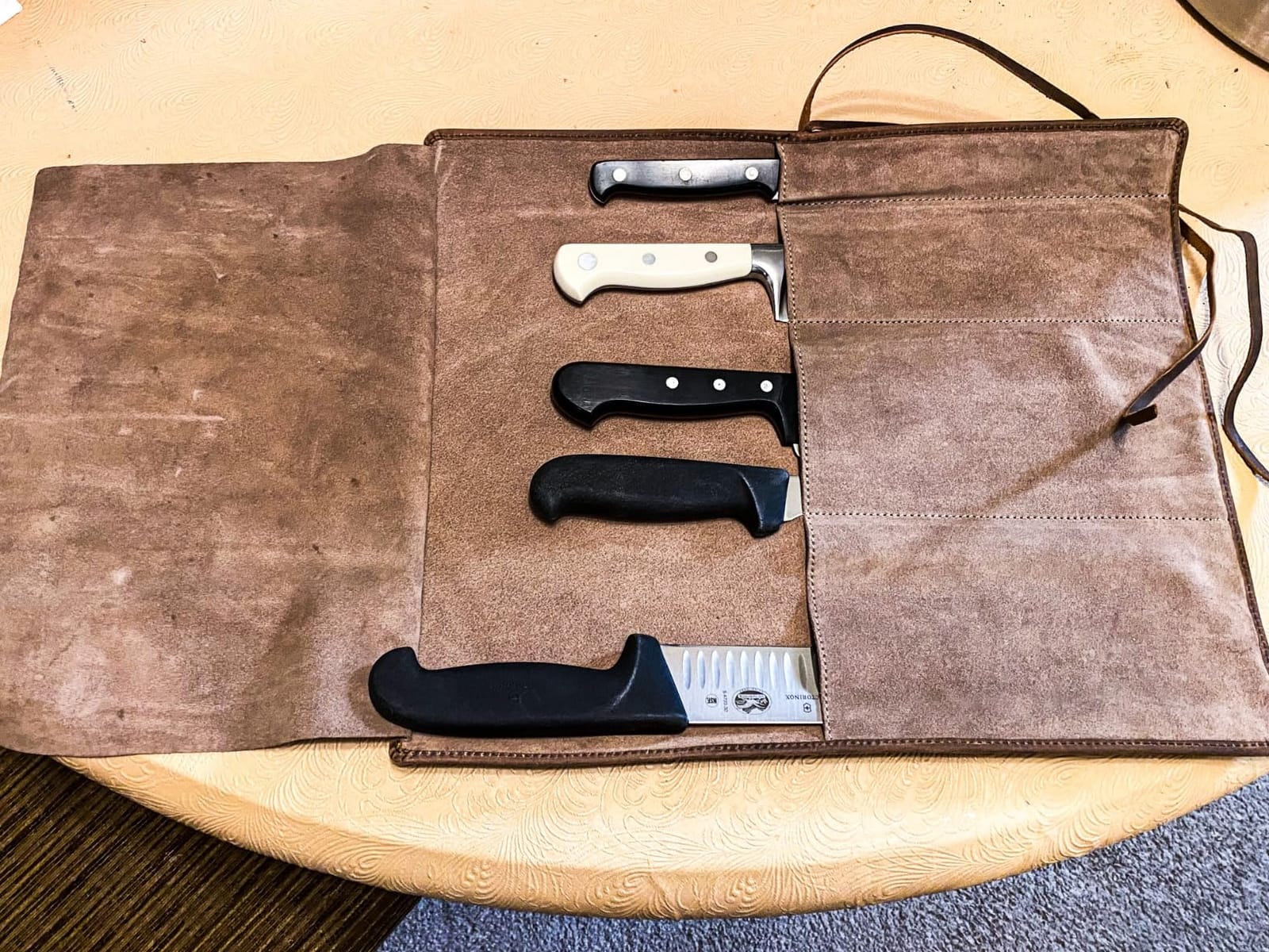 ELIZO Leather Knife Roll Bag Professional Chef Knife Case, Durable Knife Sheath Holder, Cooks & Culinary Tools Carrying Storage, Portable Knife Wrap - 4 Slots customer photo 1