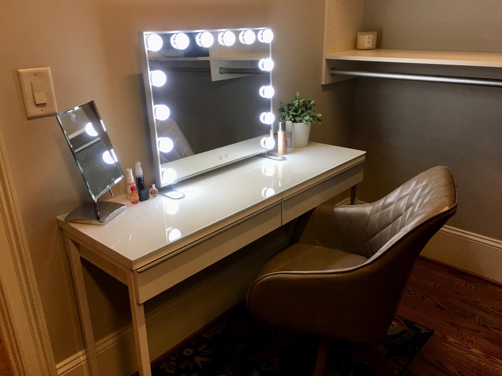 BEAUTME Large Hollywood Vanity Mirror, 3 Lighting Modes, 31.5x24 Inch White customer photo 2