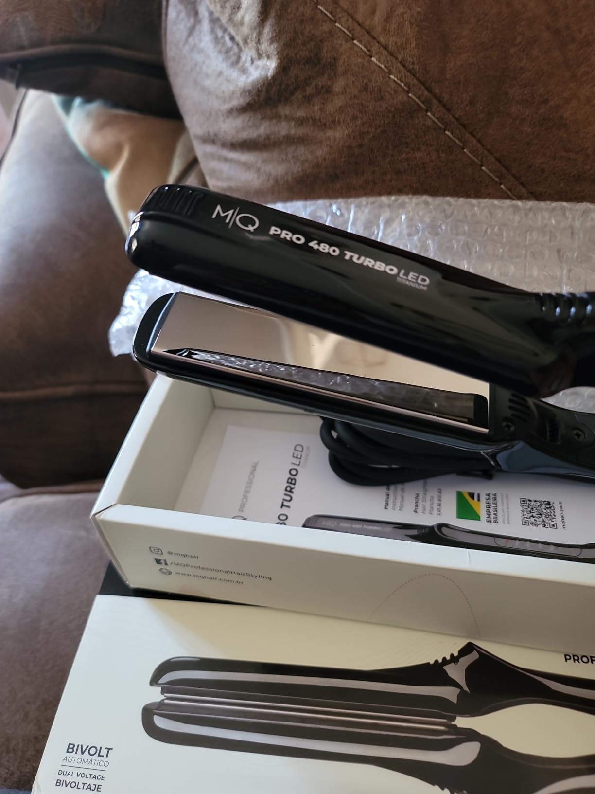 MQ Hair - Professional Titanium Flat Iron 480°F Turbo Bivolt Black customer photo 2