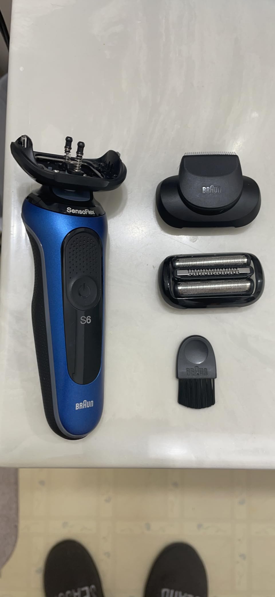 Braun Electric Shaver for Men, Series 6 6120s, Wet & Dry Shave, Turbo & Gentle Shaving Modes, with Precision Trimmer & Pouch, Blue customer photo 1