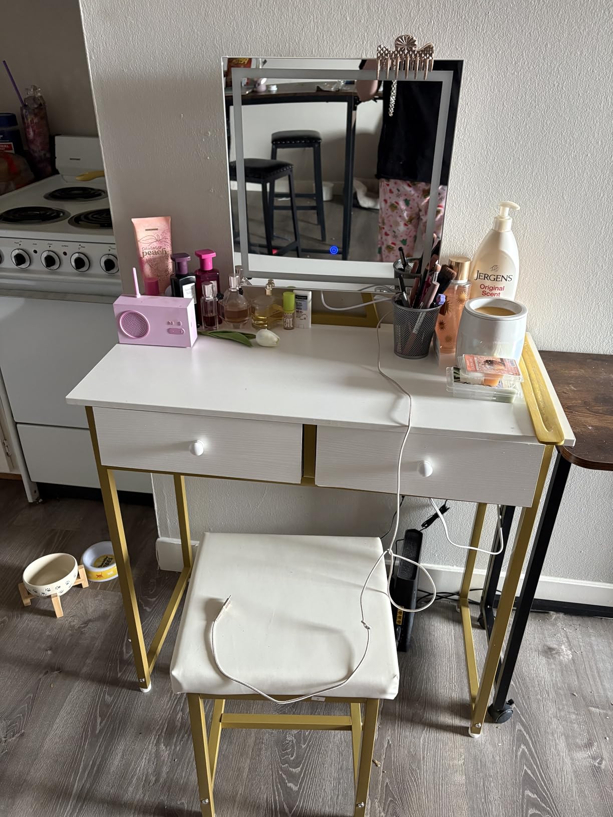 Lufeiya Small Makeup Vanity Desk with Mirror and Light, 32 inch White Vanity Desks Sets with Fabric Drawers for Girls Teen, Dressing Table and Chair Set with Power Outlet for Bedroom, White Gold customer photo 1