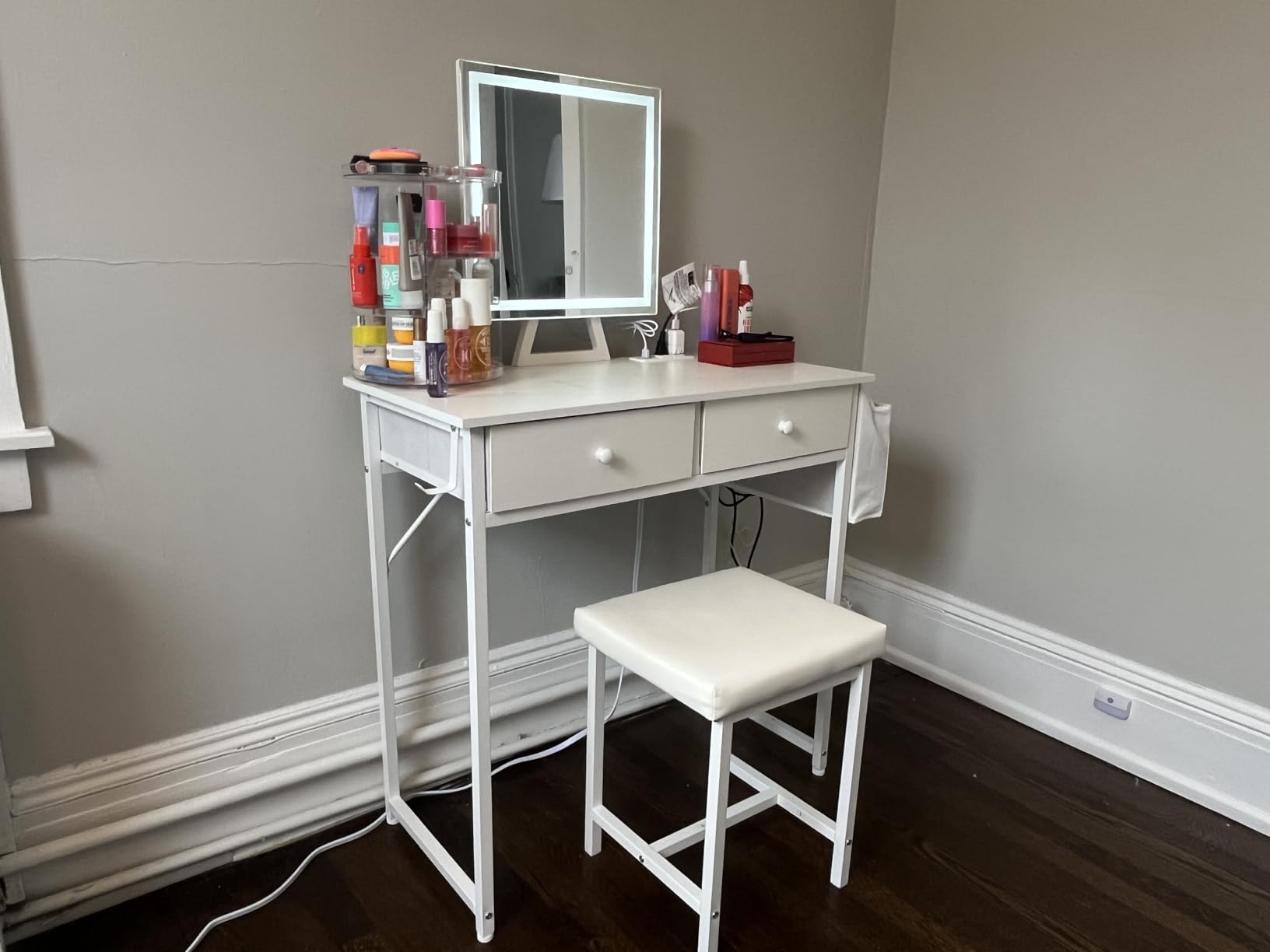 Lufeiya Small Makeup Vanity Desk with Mirror and Light, 32 inch White Vanity Desks Sets with Fabric Drawers for Girls Teen, Dressing Table and Chair Set with Power Outlet for Bedroom, White Gold customer photo 2