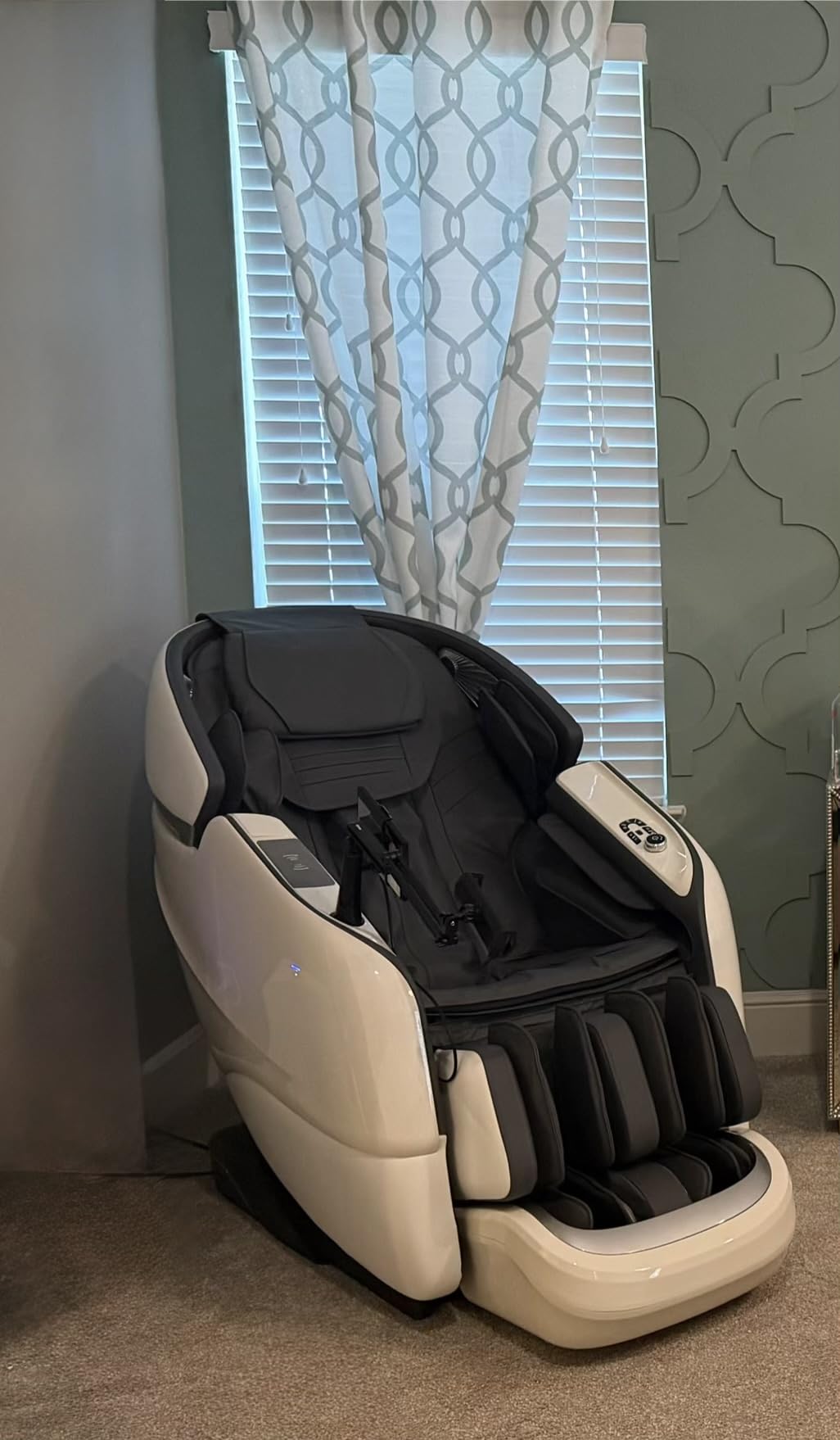 Massage Chair Full Body, 2026 Zero Gravity SL-Track Shiatsu Massage Chairs Recliner with AI Voice, LED Backlight Remote Control, Waist & Calf Heating, Phone Joystick and Holder, G6 Black customer photo 2