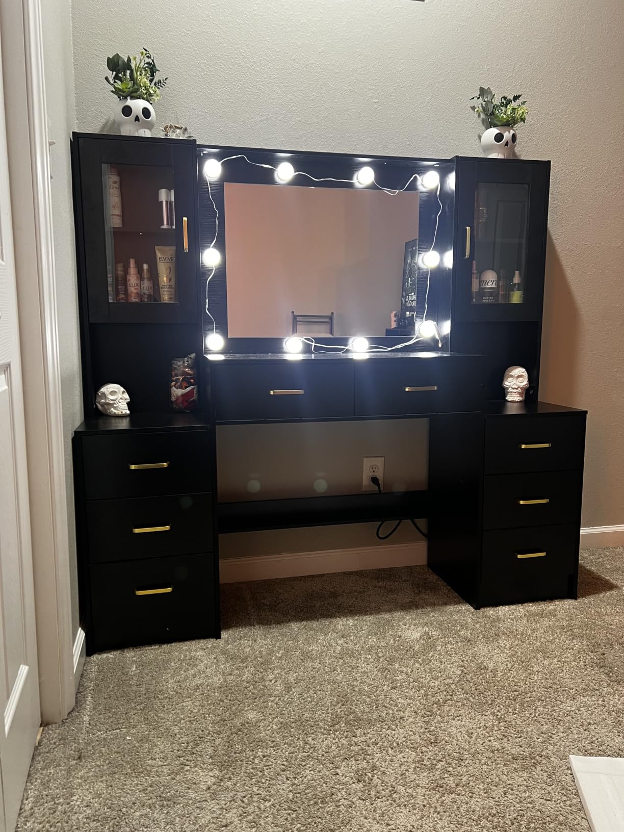 TOKSOM 58.3”Vanity Desk with Mirror and Charging Station, Bedroom Dressing Table, Large Vanity Set, 8 Drawers and 2 Cabinets, Makeup Vanity Table with Charging Station, Without Lights customer photo 2