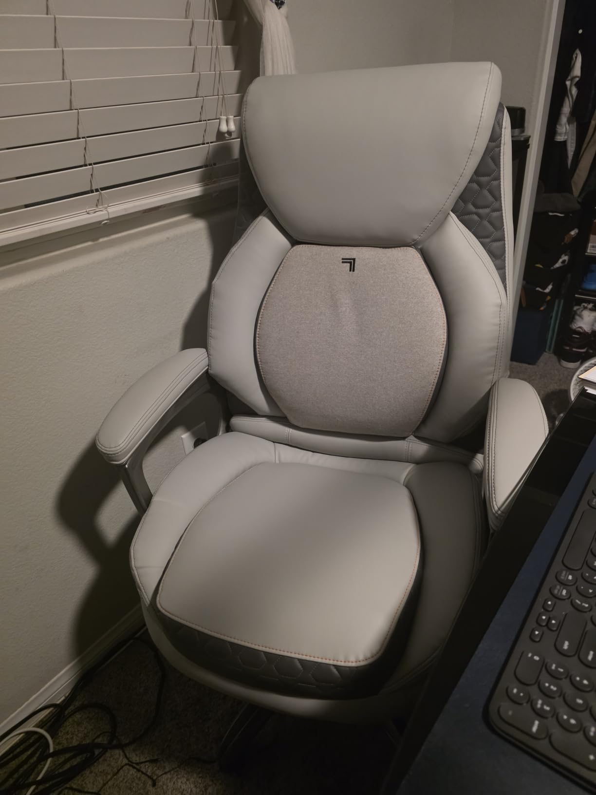 Sharper Image S600 Active Lumbar Ergonomic Bonded Leather Swivel Executive Massage Chair, White/Gray customer photo 1