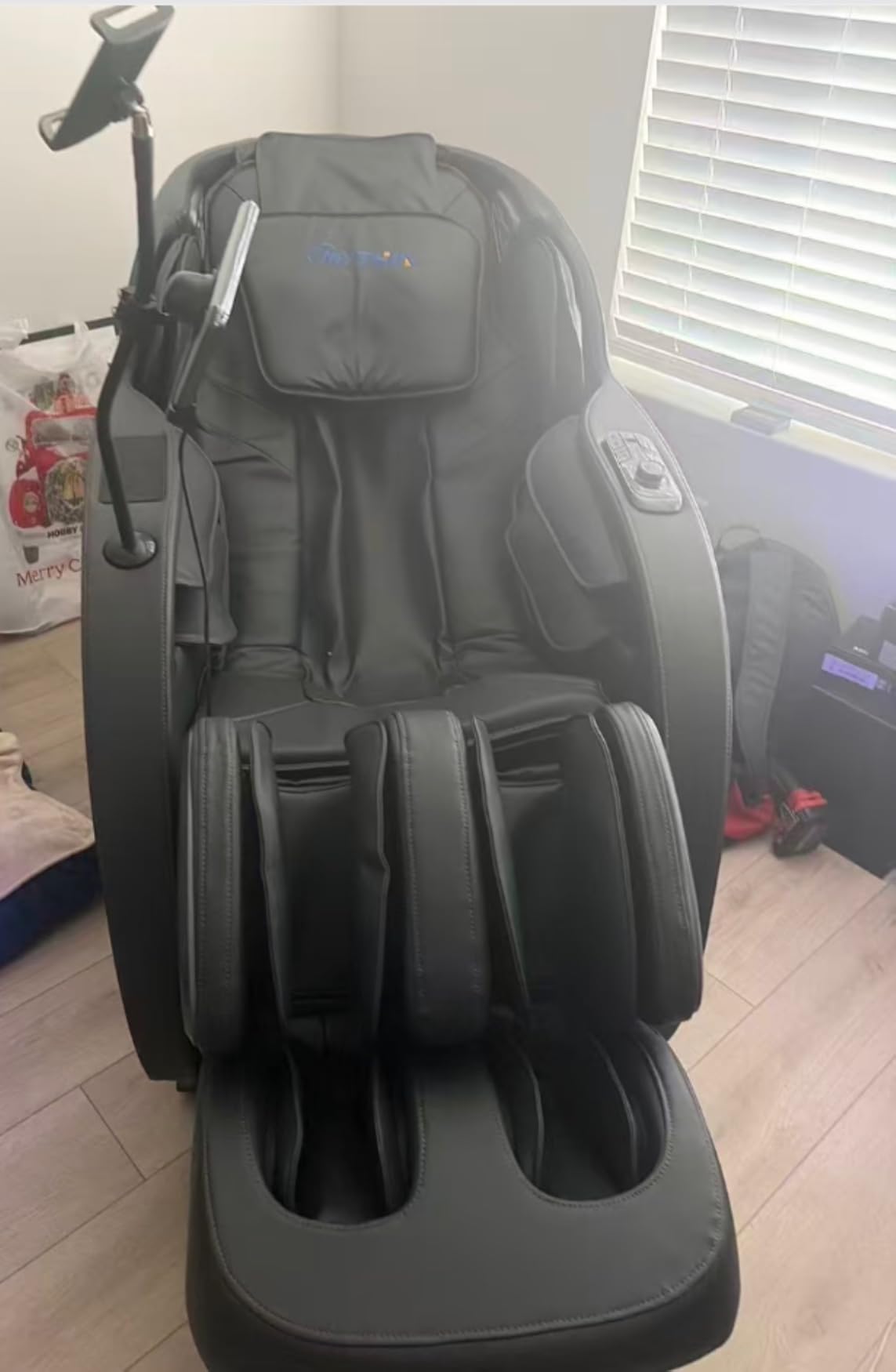MYTHIA 4D Full Body Massage Chair Recliner, 12 Auto Modes, 11 Techs, Black customer photo 2