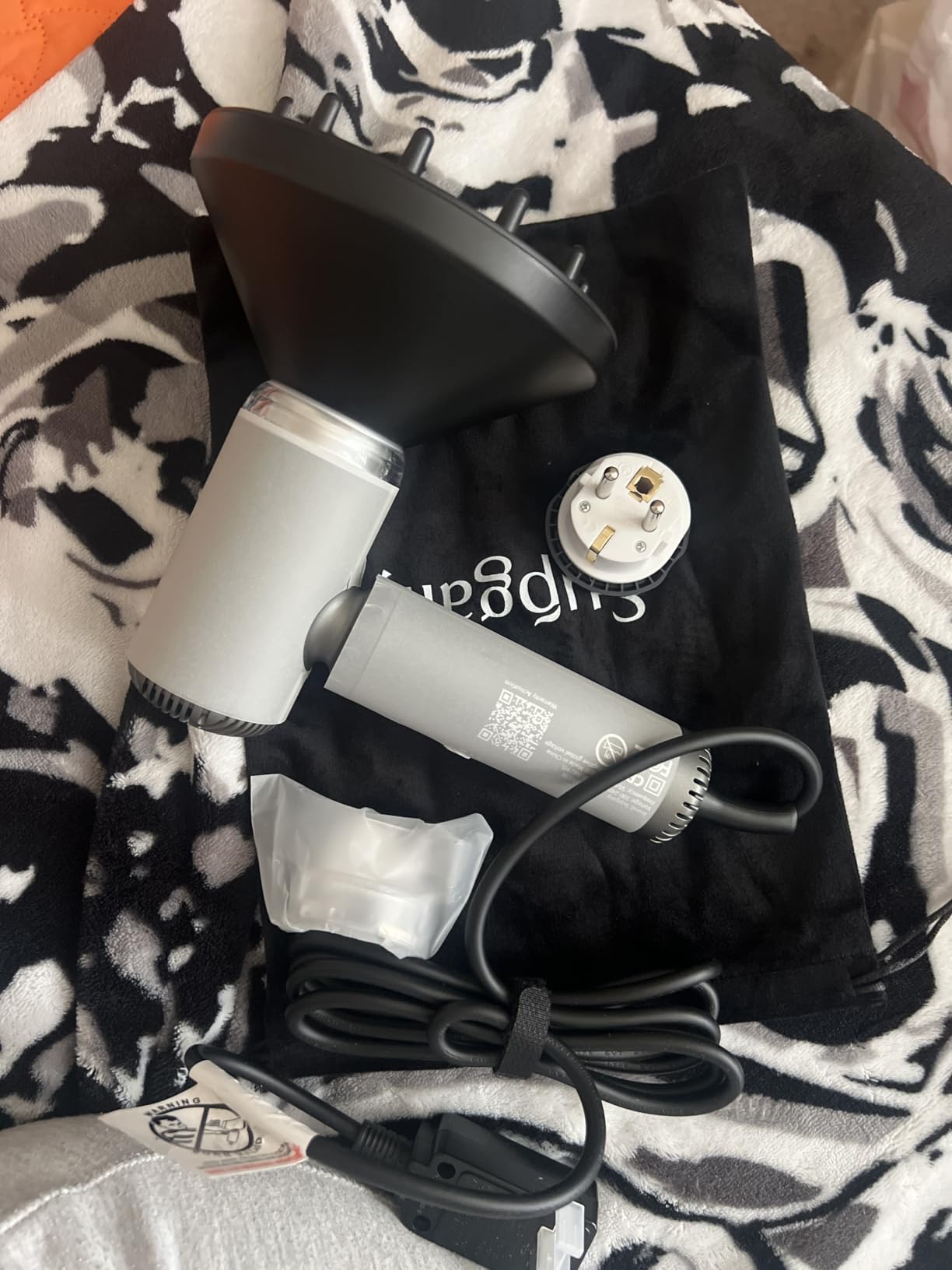 Dual Voltage Travel Hair Dryer, High-Speed Ionic Blow Dryer customer photo 1